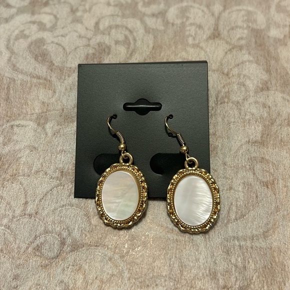 EARRINGS (NWOT) - Picture 1 of 3